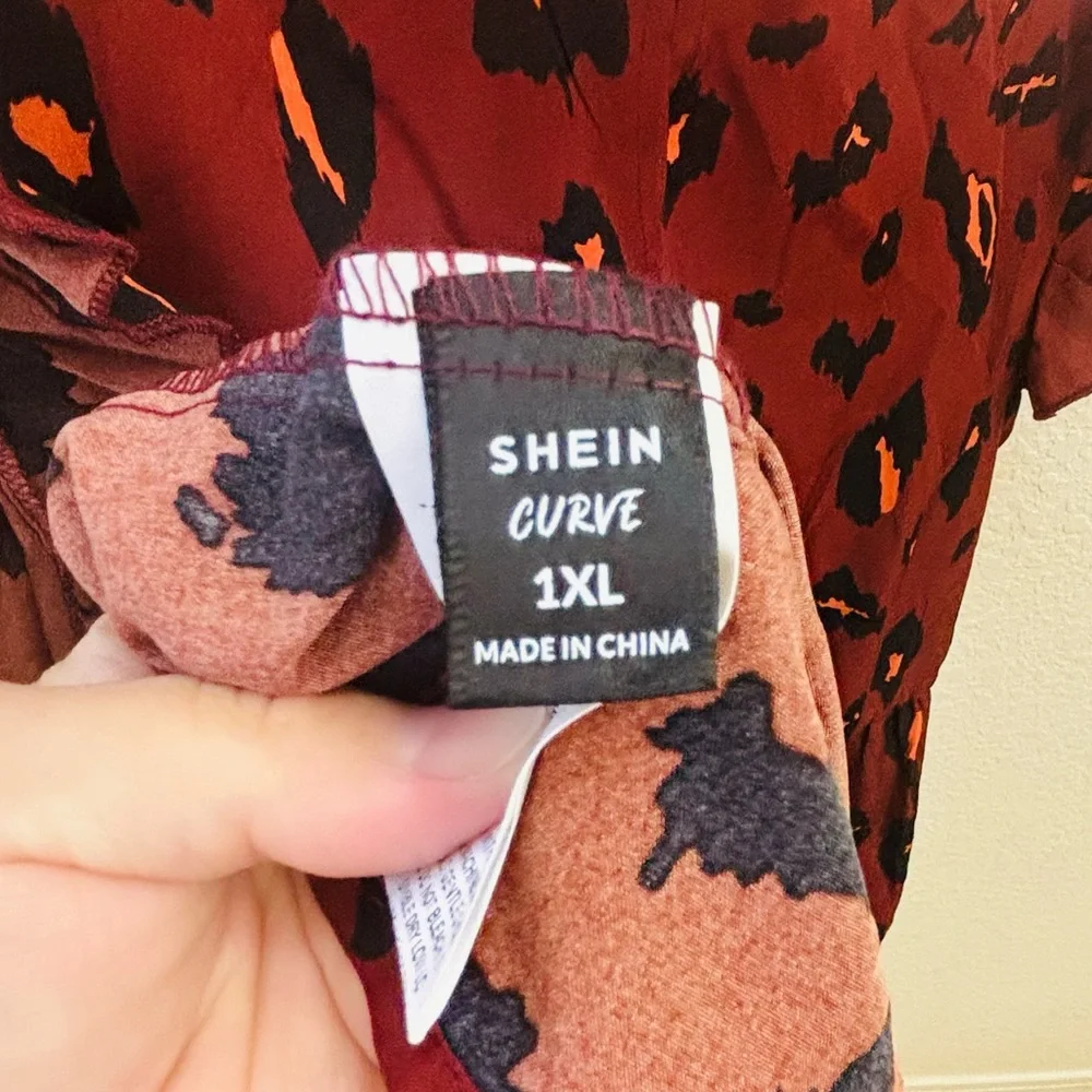 SHEIN Curve 1XL Leopard Print Top - Picture 3 of 3